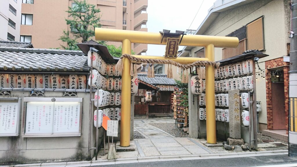 早朝の御金神社